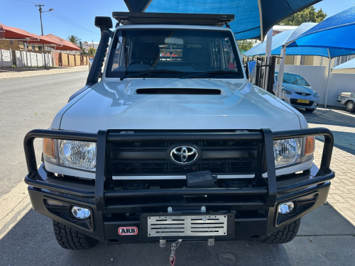 Toyota Landcruiser 4.5 V8 7Diesel D/C 4x4 Manual in Namibia