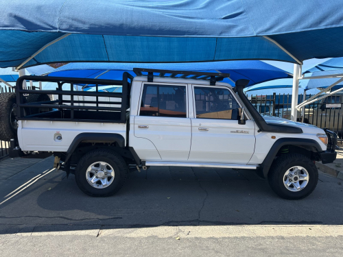Toyota Landcruiser 4.5 V8 7Diesel D/C 4x4 Manual in Namibia