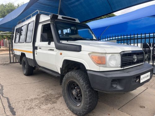 Pre-owned Toyota Landcruiser 4.2 Diesel 11 Seater Conversion for sale in 