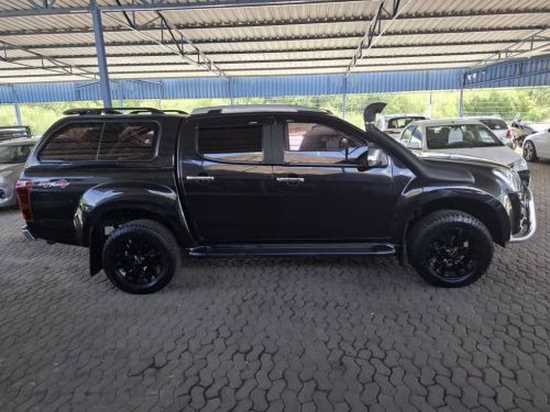Pre-owned Isuzu KB300 LX D-TEQ D/CAB 4X4 AUTO for sale in 