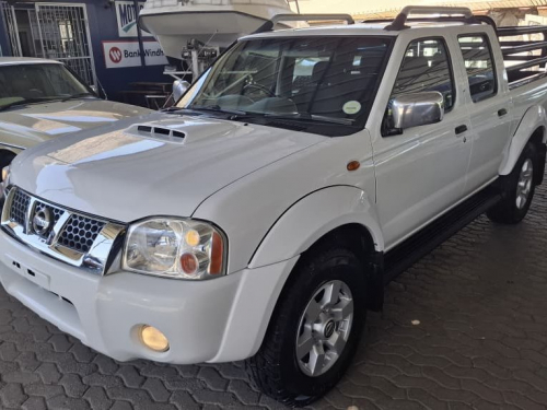 Nissan NP300 2.5 TD D/CAB 4X4 MAN in Namibia