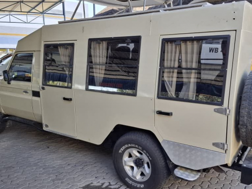 Toyota LANDCRUISER 4.5 EFI 11 SEATER TOURIST TRANSPORTER in Namibia