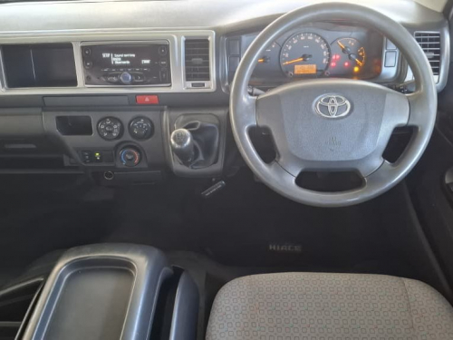 Toyota QUANTUM 2.5 D4D GL 14 SEATER in Namibia