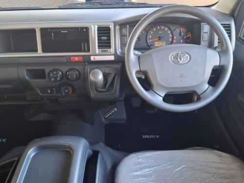 Toyota QUANTUM 2.5 D4D 14 SEATER GL in Namibia