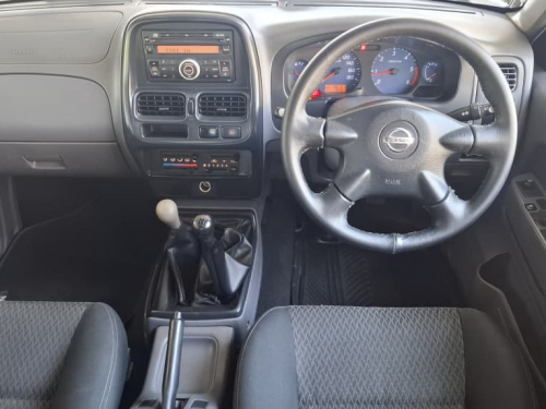 Nissan NP300 2.5 TD D/CAB 4X4 MAN in Namibia