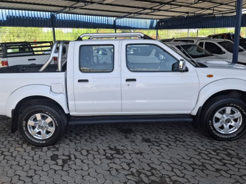 Used Nissan NP300 2.5 TD D/CAB 4X4 MAN for sale in Windhoek