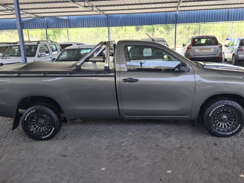 Toyota HILUX 2000 VVTI A/CON in Namibia