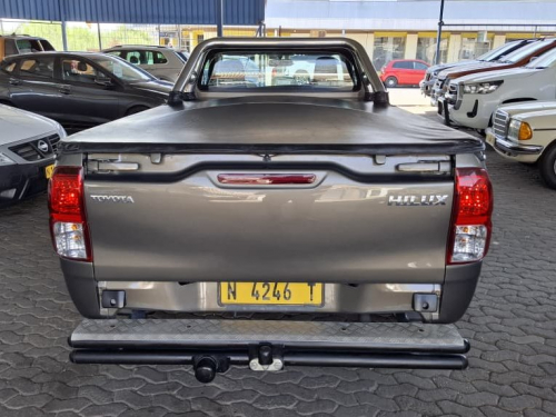 Toyota HILUX 2000 VVTI A/CON in Namibia