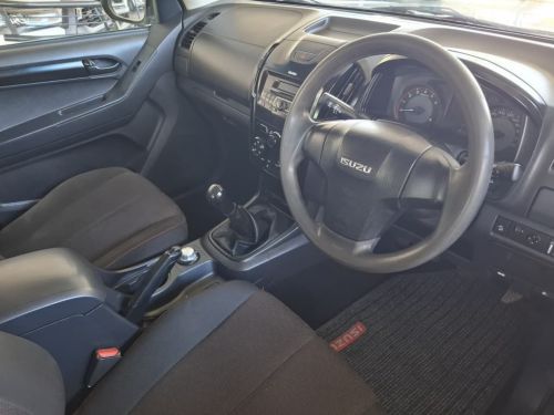 Isuzu D-MAX 2.5 D/CAB 4X4 HI-RIDER in Namibia