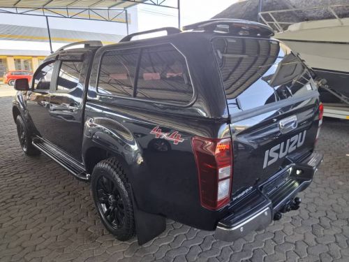 Isuzu KB300 LX D-TEQ D/CAB 4X4 AUTO in Namibia