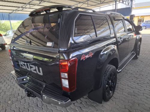 Isuzu KB300 LX D-TEQ D/CAB 4X4 AUTO in Namibia