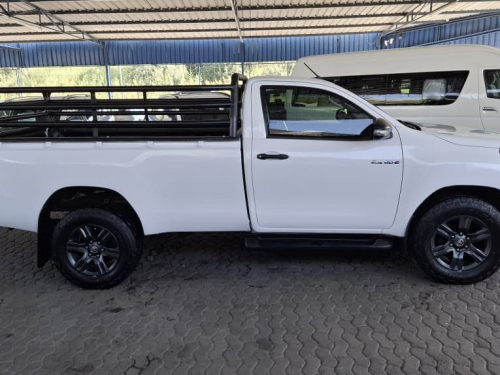 Toyota HILUX 2.4 RAIDER S/CAB 4X2 MAN in Namibia