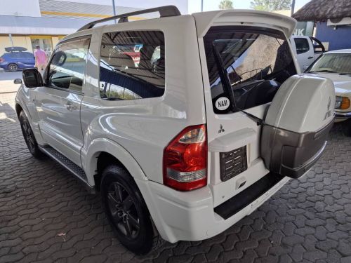 Mitsubishi PAJERO 3.8 V6 SWB AUTO in Namibia