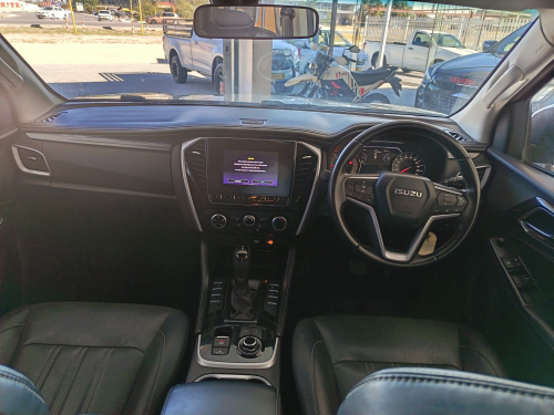 Isuzu MU-X 3.0 LS in Namibia