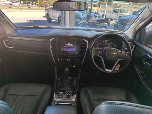 Isuzu MU-X 3.0 LS in Namibia