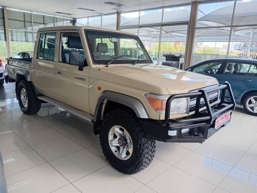 Pre-owned Toyota Landcruiser 4.0 v6 D/c 4x4 for sale in 