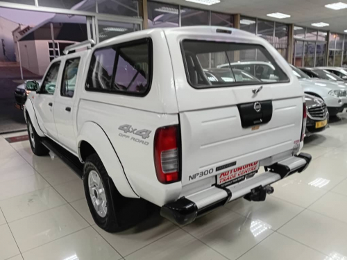 Nissan Np 300 2.5TDi D/c 4x4 in Namibia