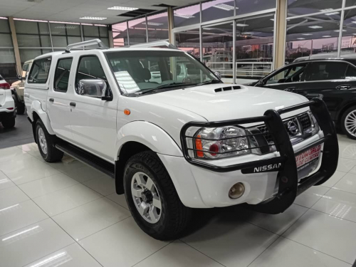 Pre-owned Nissan Np 300 2.5TDi D/c 4x4 for sale in 