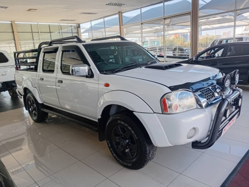 Nissan Np300 2.5TDi D/c 4x4 in Namibia