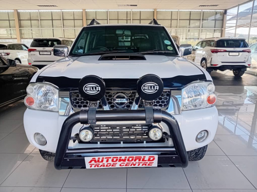 Nissan Np300 2.5TDi D/c 4x4 in Namibia
