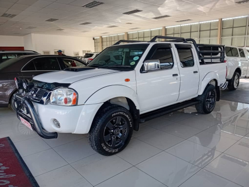 Nissan Np300 2.5TDi D/c 4x4 in Namibia