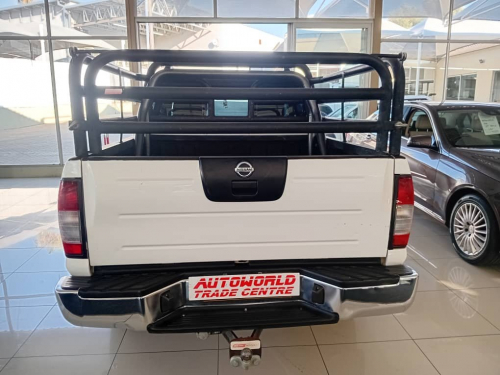 Nissan Np300 2.5TDi D/c 4x4 in Namibia