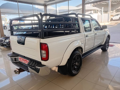 Nissan Np300 2.5TDi D/c 4x4 in Namibia