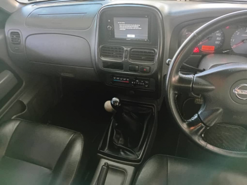 Nissan Np300 2.5TDi D/c 4x4 in Namibia