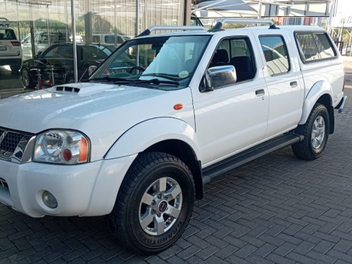 Nissan Np300 2.5TDi D/c 4x4 in Namibia