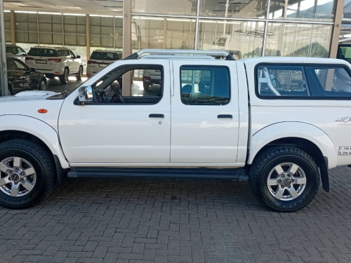 Nissan Np300 2.5TDi D/c 4x4 in Namibia