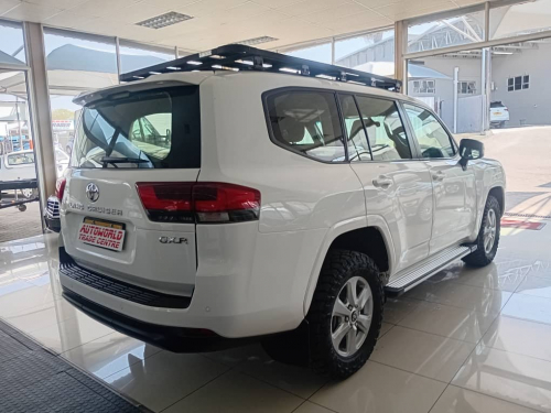 Toyota Landcruiser 300 v6 3.3D GX-R in Namibia