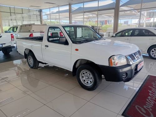 Nissan NP300 2.0i S/C 4x2 in Namibia