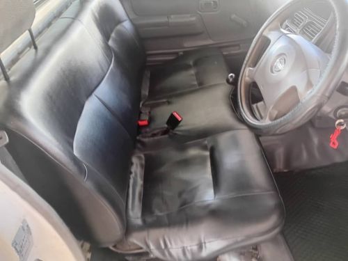 Nissan NP300 2.0i S/C 4x2 in Namibia