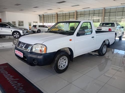 Nissan NP300 2.0i S/C 4x2 in Namibia