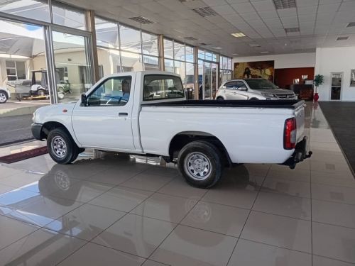 Nissan NP300 2.0i S/C 4x2 in Namibia