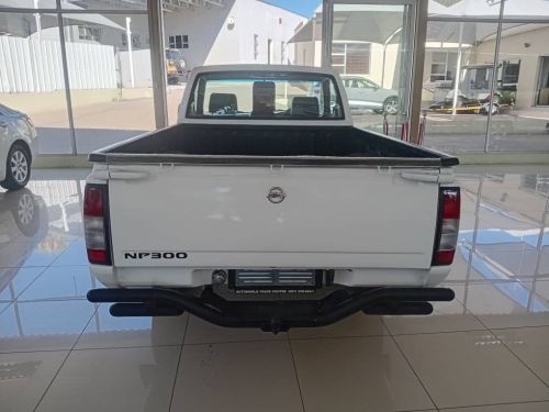 Nissan NP300 2.0i S/C 4x2 in Namibia