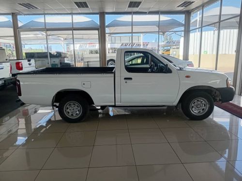 Nissan NP300 2.0i S/C 4x2 in Namibia