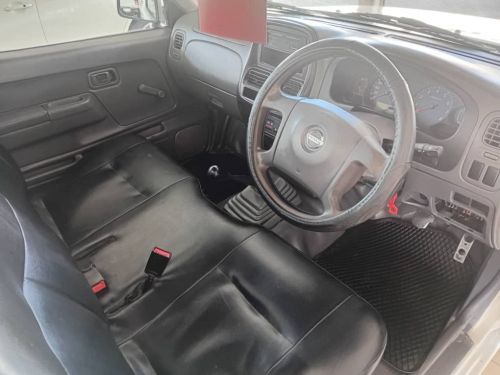 Nissan NP300 2.0i S/C 4x2 in Namibia