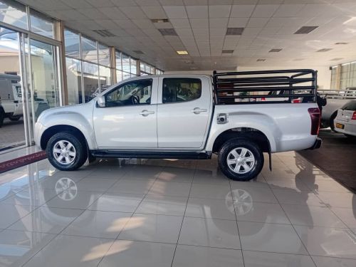 Isuzu KB 240 LE D/c 4x4 in Namibia