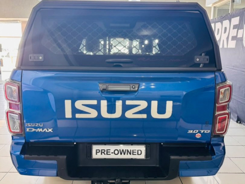 Isuzu 3.0 D-MAX V-CROSS D/CAB 4X4 in Namibia