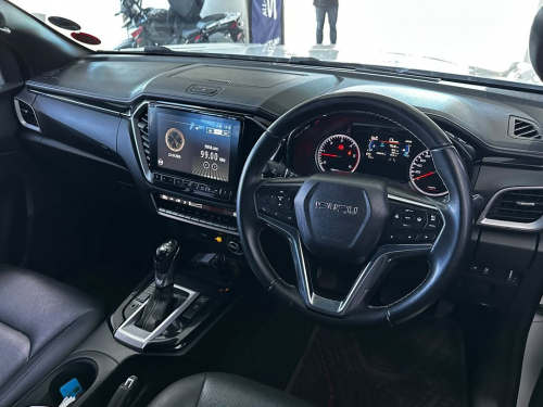 Isuzu D-MAX 3.0 V-CROSS in Namibia