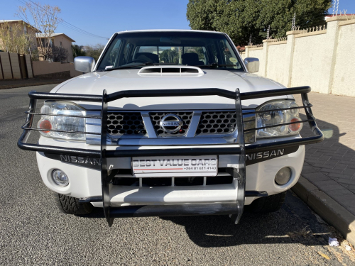 Nissan NP300 2,5Tdi Diesel Dcab 4x4 in Namibia