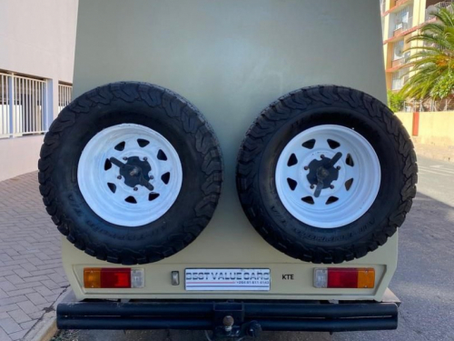 Toyota Land Cruiser Safari 10-seater 4.2 Diesel 4x4 in Namibia