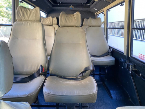 Toyota Land Cruiser Safari 10-seater 4.2 Diesel 4x4 in Namibia