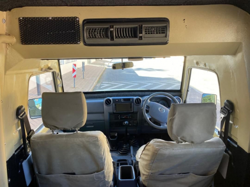Toyota Land Cruiser Safari 10-seater 4.2 Diesel 4x4 in Namibia