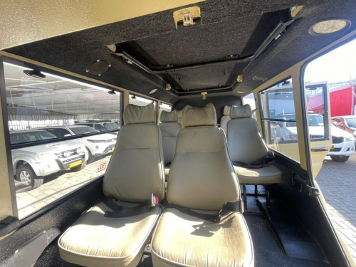 Toyota Land Cruiser Safari 10-seater 4.2 Diesel 4x4 in Namibia