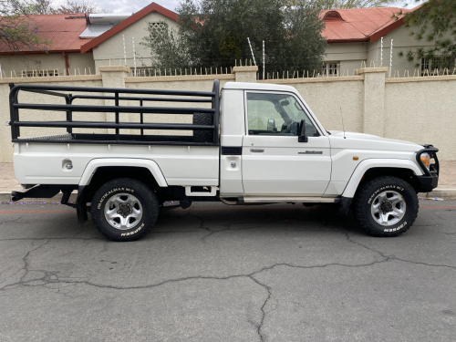 Toyota Land Cruiser 4.2 Diesel Scab 4x4 in Namibia