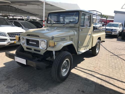Toyota Land Cruiser 3.8 Petrol Scab 4x4 in Namibia