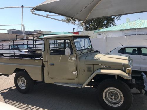 Toyota Land Cruiser 3.8 Petrol Scab 4x4 in Namibia