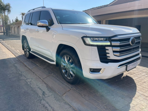 Toyota Land Cruiser 300 ZX V6 -3.5T Petrol 4x4 in Namibia
